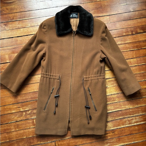 Vintage LISA FASHION Wool Cashmere Coat | Hourglass Silhouette | Med - Picture 6 of 15